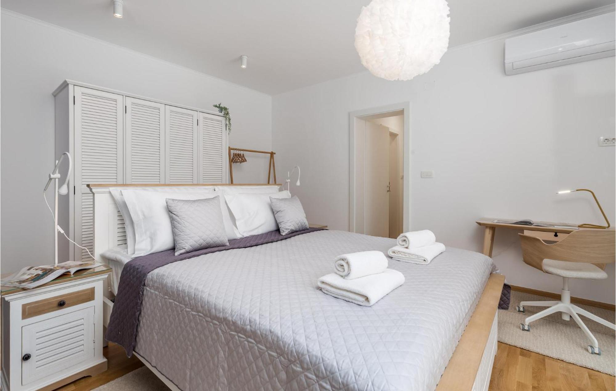 Amazing Apartment In Mali Losinj With Wifi Eksteriør bilde